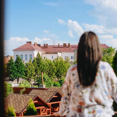 U Anity Hotel Uzhhorod Exterior photo