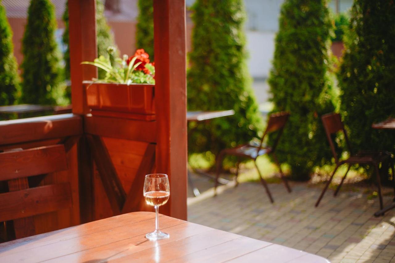 U Anity Hotel Uzhhorod Exterior photo