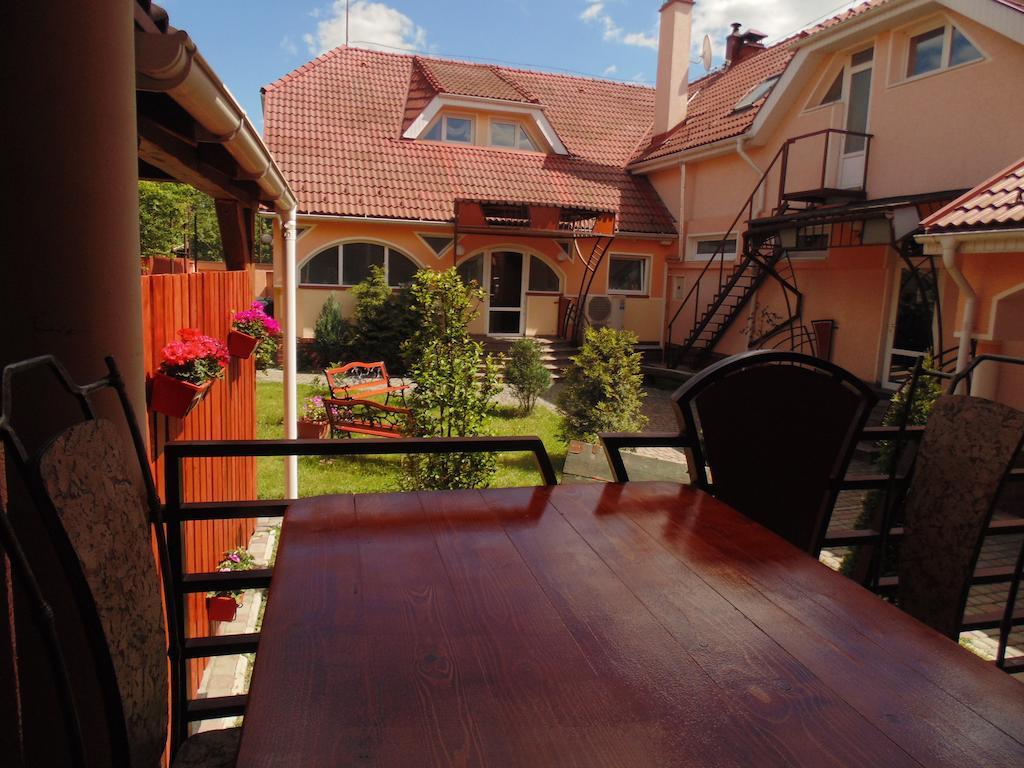 U Anity Hotel Uzhhorod Exterior photo