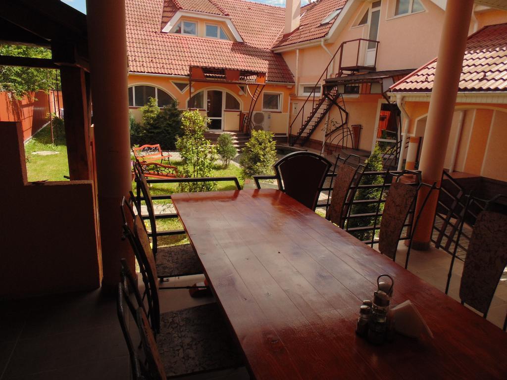 U Anity Hotel Uzhhorod Exterior photo