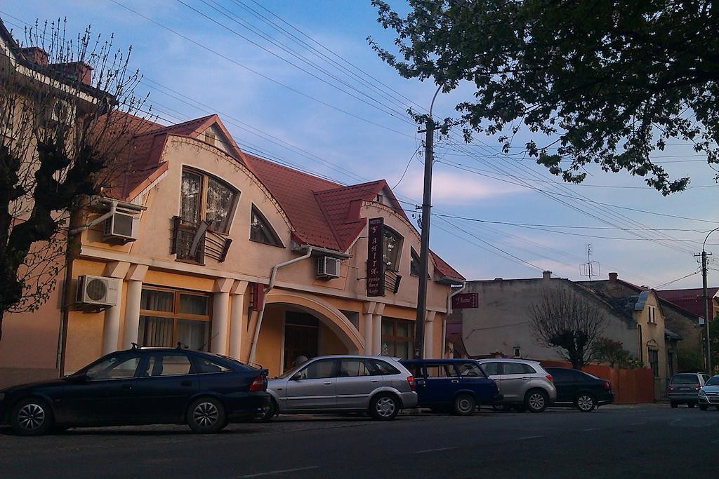 U Anity Hotel Uzhhorod Exterior photo