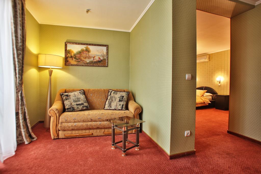 U Anity Hotel Uzhhorod Exterior photo