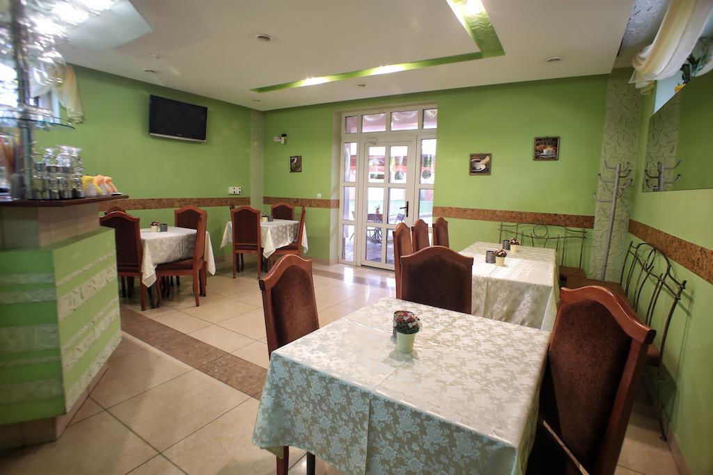 U Anity Hotel Uzhhorod Exterior photo