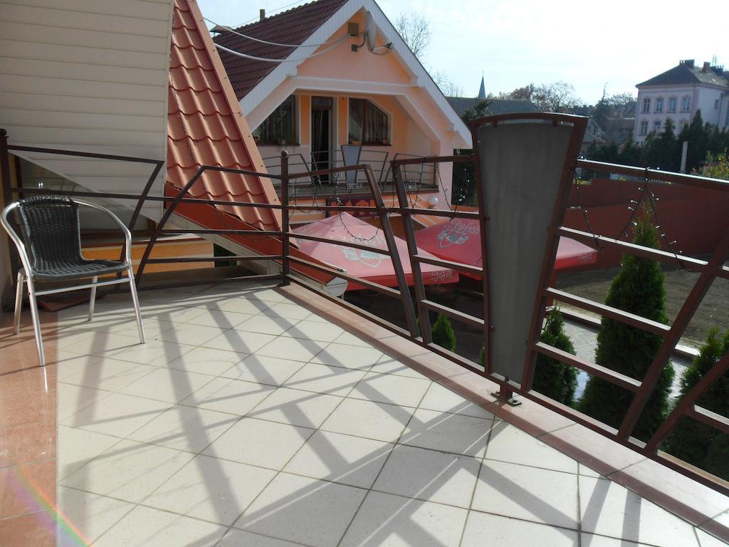 U Anity Hotel Uzhhorod Room photo
